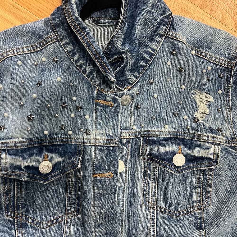 Gunmetal Star and Pearl Studded Denim Jacket 2x Boutique - Picture 14 of 16